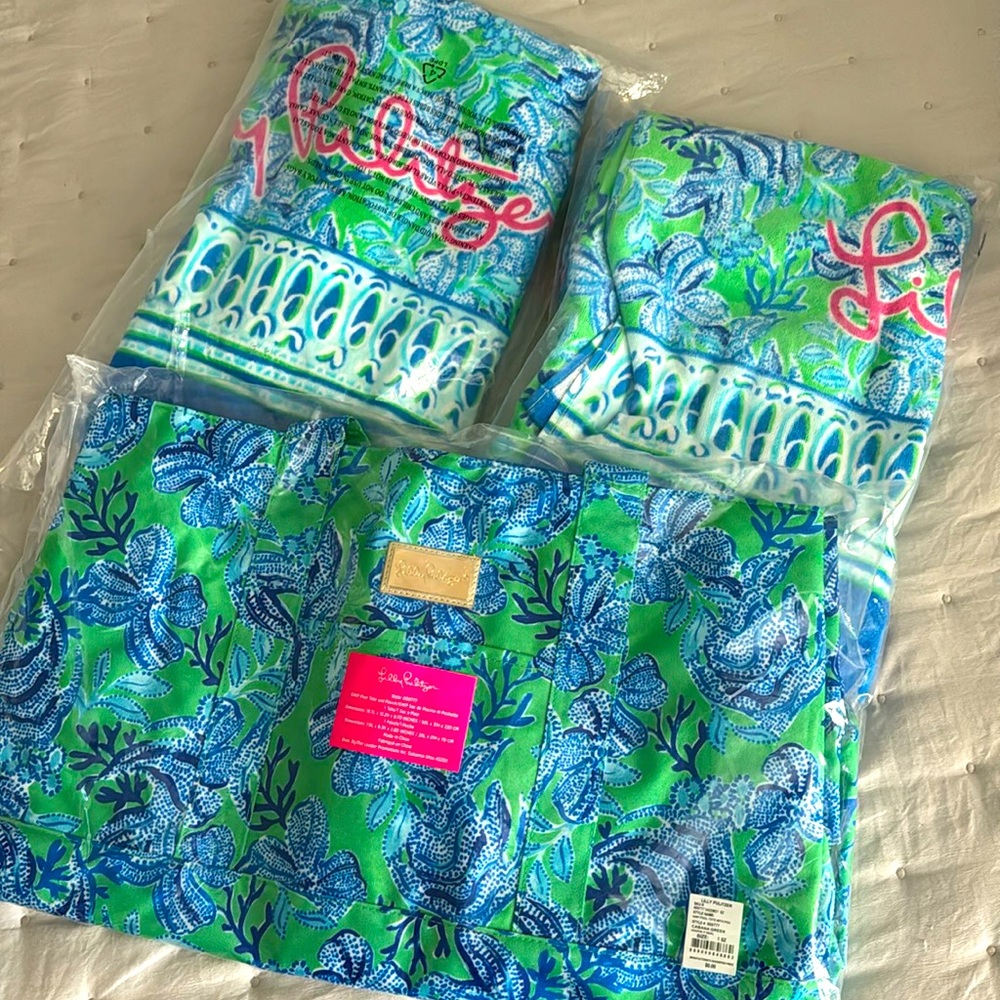🎁 NWT Lilly Pulitzer set: 2 beach towels, pool tote and pouch in original pkg